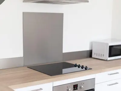 Cuisine ou kitchenette dans l'établissement Gîte rénové en bord de Sèvre avec jardin partagé, pour 6 personnes, proche de Puy du Fou - FR-1-426-485