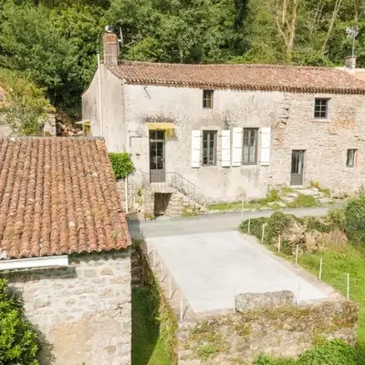 Gîte rénové en bord de Sèvre avec jardin partagé