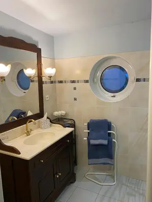 Salle de bains dans l'établissement Le Clos des Chênes