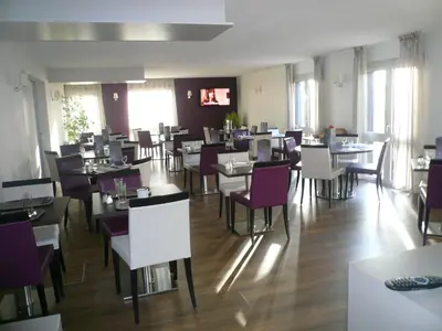 Télévision ou salle de divertissement dans l'établissement Hôtel Inn Design & Restaurant Challans