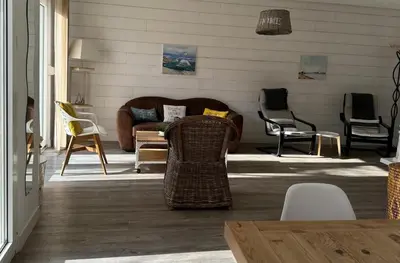 Coin salon dans l'établissement Bel appartement en rez-de-jardin à 100m des plages