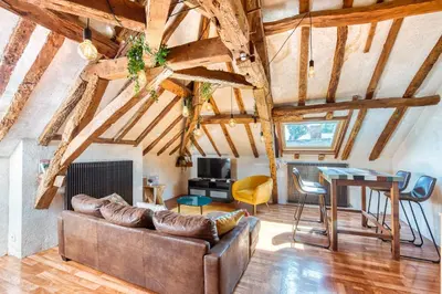 Coin salon dans l'établissement Sous les toits vue LOIRE