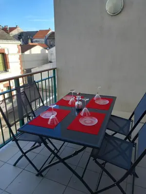 Balcon ou terrasse dans l'établissement magnifique appartement 3 étoiles centre ville et mer à pied