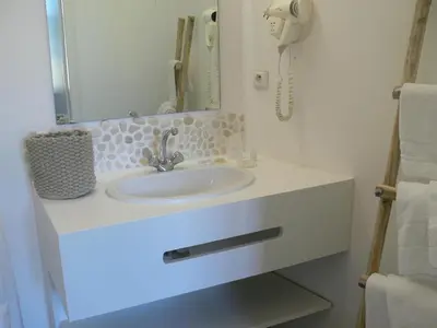 Salle de bains dans l'établissement L'Île Ô Château