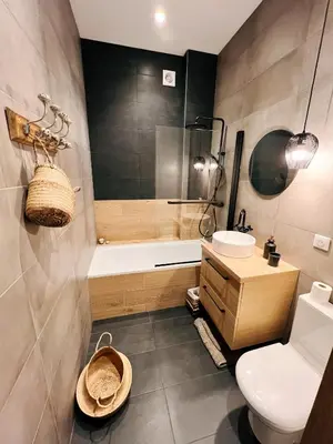 Salle de bains dans l'établissement Le Belleville, proche hypercentre au calme, wifi