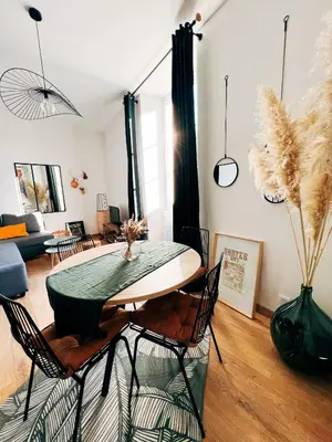 Coin salon dans l'établissement Le Belleville, proche hypercentre au calme, wifi