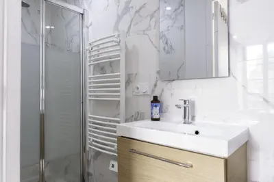 Salle de bains dans l'établissement T2 Charmant - Segré centre ville - 003