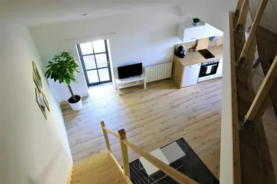 Coin salon dans l'établissement T2 Duplex Segré - Hyper centre - Wifi - Netflix