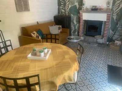 Coin salon dans l'établissement GÎTE BARBE BLEUE