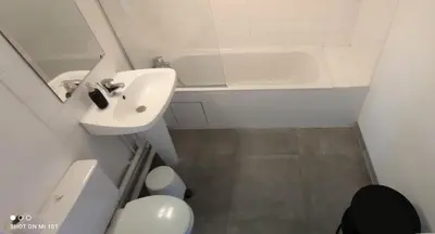 Salle de bains dans l'établissement LE BACO-BACO, FACE AU CHÂTEAU, AVEC PARKING