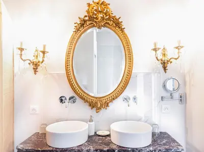 Salle de bains dans l'établissement Château le Fresne