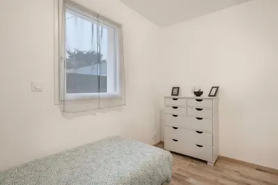 Un ou plusieurs lits dans un hébergement de l'établissement Maison récente en bord de mer - 15m de la plage