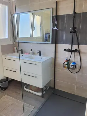 Salle de bains dans l'établissement RESIDENCE LES BARGES