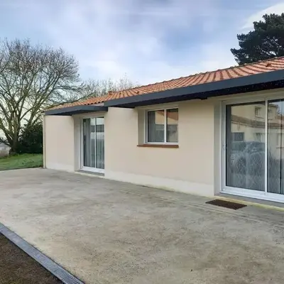 Lac Grand Lieu : maisonnette au calme avec jardin