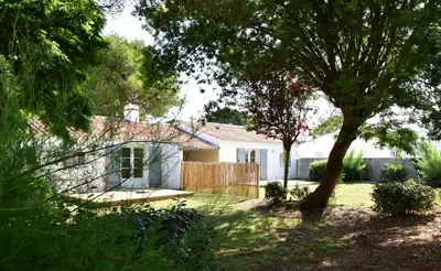 Jardin de l'établissement Le Parc des Mimosas
