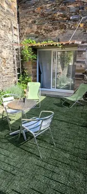 Terrasse ou espace extérieur de l'établissement Le 6 bis avec Jardinet