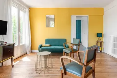 Télévision ou salle de divertissement dans l'établissement Bel appartement avec garage sur l'île de Nantes