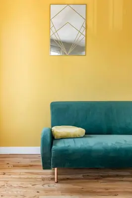 Coin salon dans l'établissement Bel appartement avec garage sur l'île de Nantes