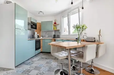 Cuisine ou kitchenette dans l'établissement Bel appartement avec garage sur l'île de Nantes