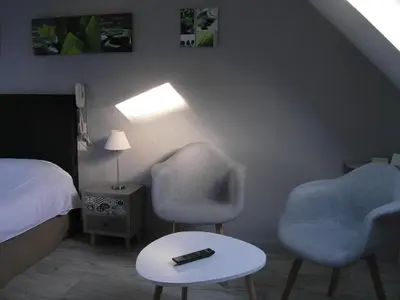 Coin salon dans l'établissement Auberge du Calvaire