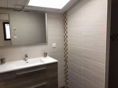Salle de bains dans l'établissement Maison au Vieil à NOIRMOUTIER