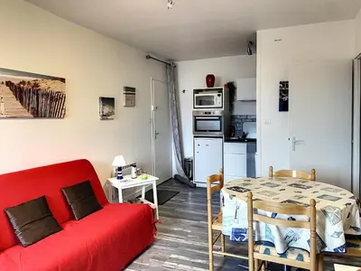 Cuisine ou kitchenette dans l'établissement Appartement Familial Proche Plage et Forêt avec Parking Privé - FR-1-652-4
