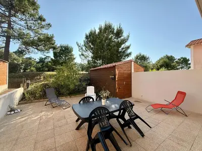 Plan de l'établissement Maison avec piscine chauffée, à 500m de la plage et proche forêt - Terrasse, vélos inclus - FR-1-652-3