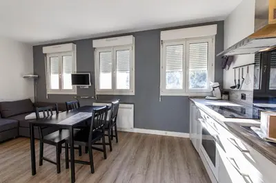 Cuisine ou kitchenette dans l'établissement Létanduère - Wifi - Tramway