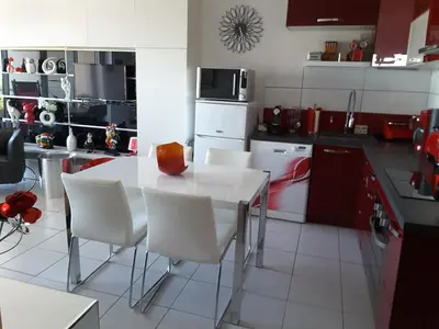 Cuisine ou kitchenette dans l'établissement Les sables d’or