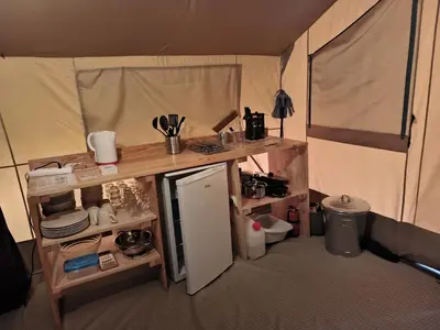 Cuisine ou kitchenette dans l'établissement Camping Onlycamp du Moulin