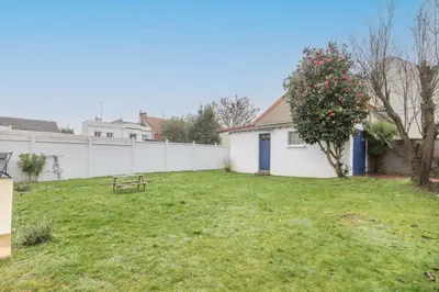Jardin de l'établissement L'AUTHENTIQUE - 600m plage - Piscine