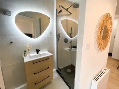 Salle de bains dans l'établissement COZYMAINE, superbe studio au coeur d'Angers
