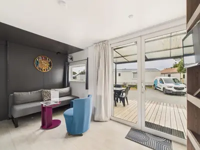 Coin salon dans l'établissement Joli chalet pour 6, résidence avec piscine