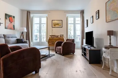 Télévision ou salle de divertissement dans l'établissement Armstrong - Charmant logement au coeur de Nantes