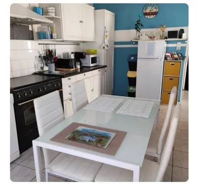 Cuisine ou kitchenette dans l'établissement Chambre chez l'habitante 