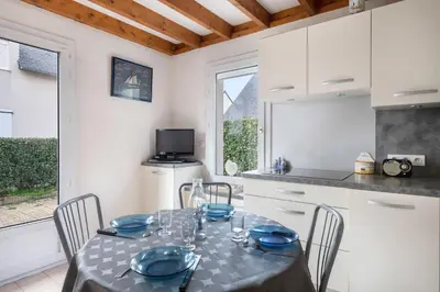 Cuisine ou kitchenette dans l'établissement Vacances familiales dans cette maison à Pornichet