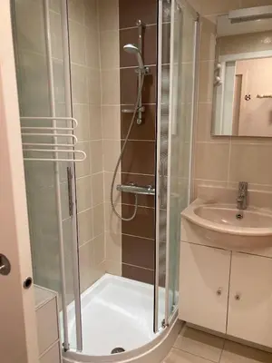 Salle de bains dans l'établissement Vacances familiales dans cette maison à Pornichet