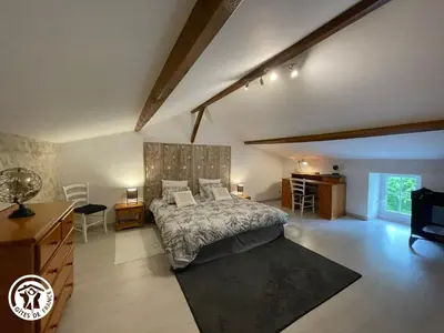 Coin salon dans l'établissement Gîte avec piscine ,près de Chantonnay
