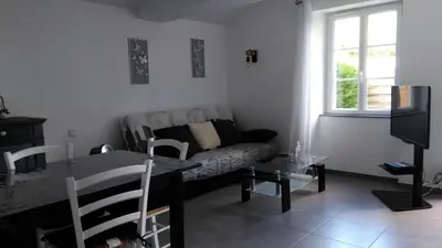 Coin salon dans l'établissement Gîte avec piscine ,près de Chantonnay