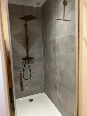 Salle de bains dans l'établissement Hébergements indépendants proches aéroport de Nantes Atlantique et centre ville de Nantes