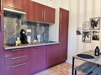 Cuisine ou kitchenette dans l'établissement Hébergements indépendants proches aéroport de Nantes Atlantique et centre ville de Nantes