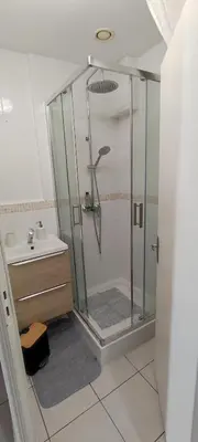 Salle de bains dans l'établissement Studio, TopdestinationBretagne