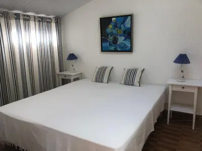 Un ou plusieurs lits dans un hébergement de l'établissement Charmante Maison 3 Chambres - 6 Personnes - Proche Plage - FR-1-323-252