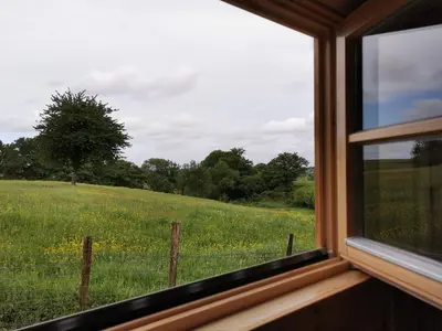 Paysage naturel près de la tente de luxe