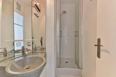 Salle de bains dans l'établissement Les Mouettes - 450m de la mer - Balcon
