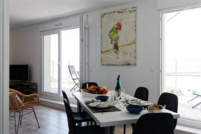 Télévision ou salle de divertissement dans l'établissement Face à la mer - 50 m de la plage des homardiers