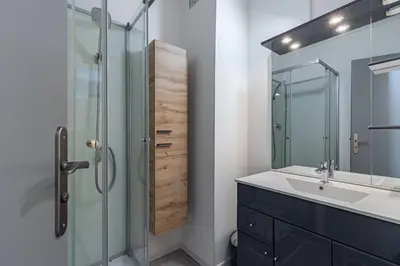 Salle de bains dans l'établissement À 600m de la plages des Becs, appartement pour 2