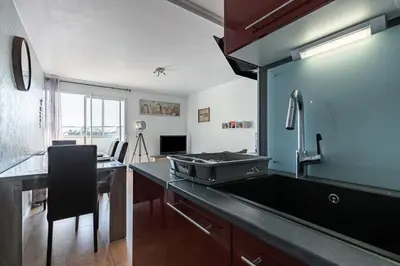 Cuisine ou kitchenette dans l'établissement À 600m de la plages des Becs, appartement pour 2