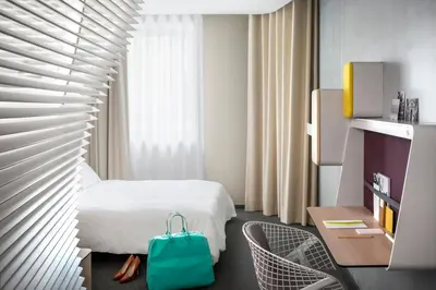 Un ou plusieurs lits dans un hébergement de l'établissement OKKO Hotels Nantes Centre Ville