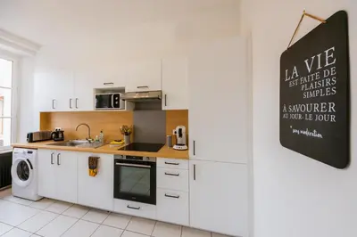 Cuisine ou kitchenette dans l'établissement Le Logis à Mimine